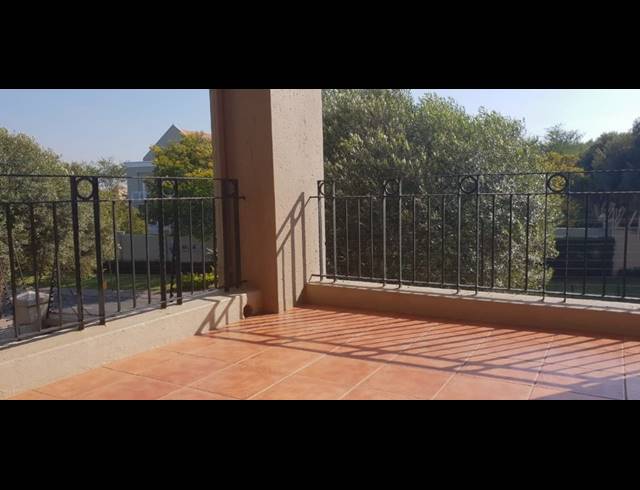 2 BEDROOM APARTMENT TO LET IN LONEHILL